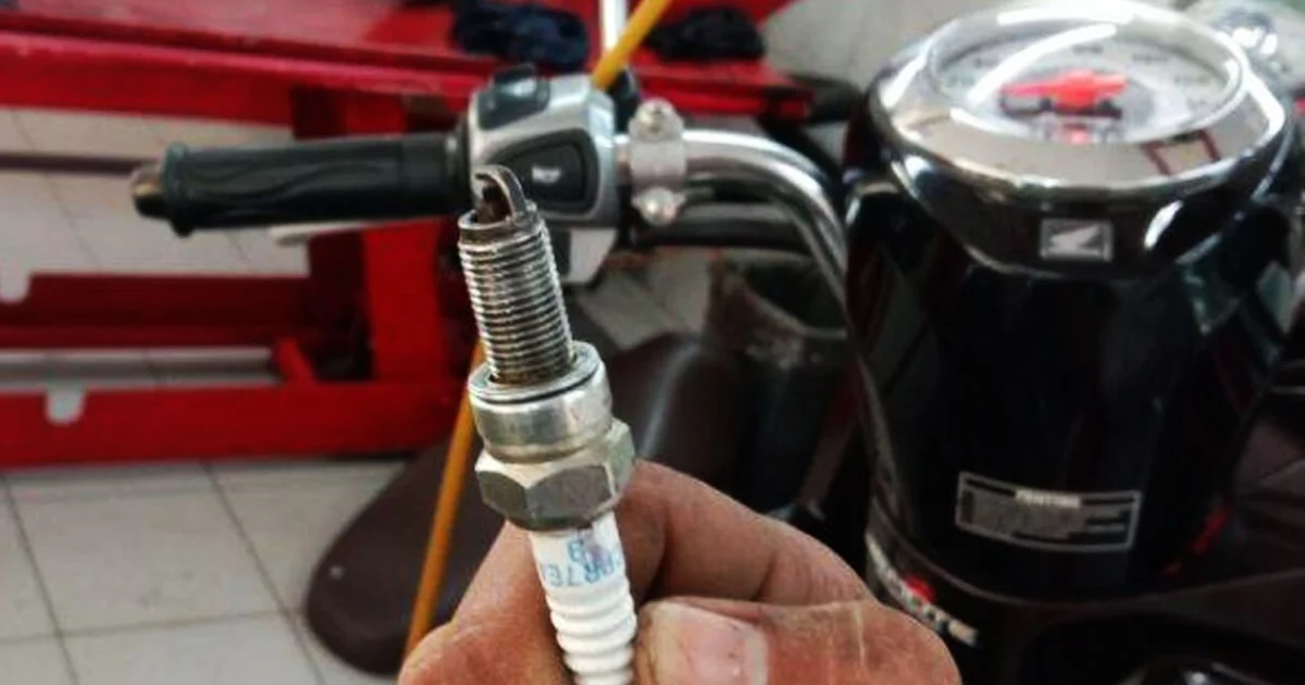 Jaga Performa PGM-FI Tetap Responsif: Cegah Kerak Karbon, Busi Motor Honda Wajib Diganti Tiap 7.000 Km